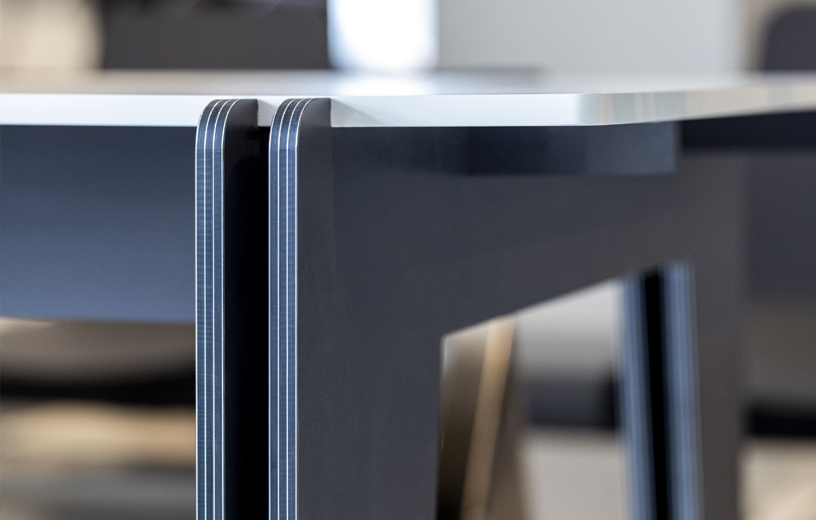 Tavolo in Compact Alucompact per interno - Compact Form, lavorazione laminati HPL in Italia